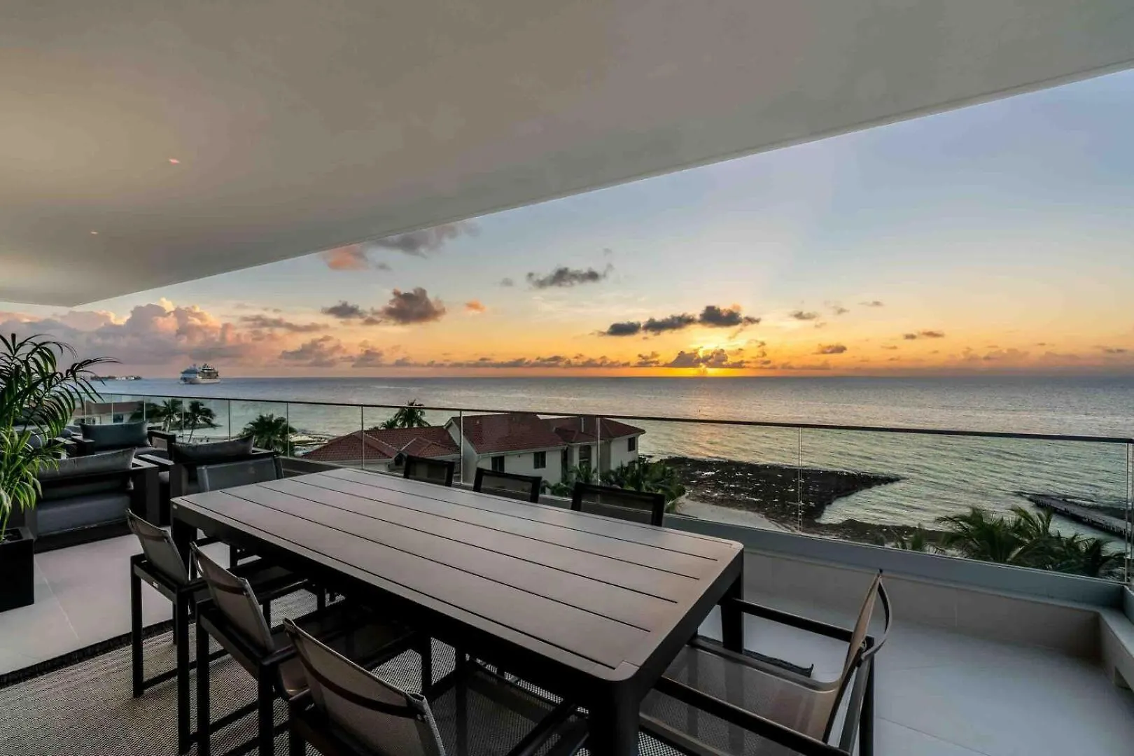 Apartment Aqua Fourth Floor Residence George Town