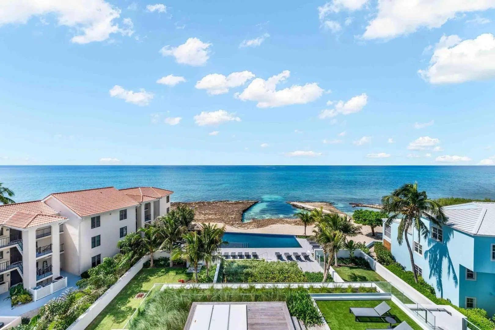 Aqua Fourth Floor Residence George Town Apartment